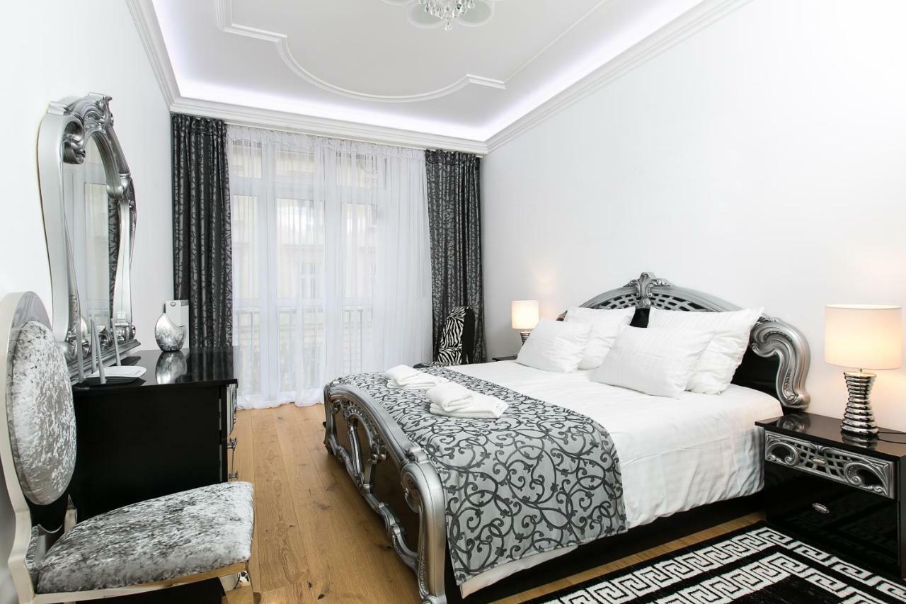Old Town Cristal Apartment By Otium Kraków Exteriör bild